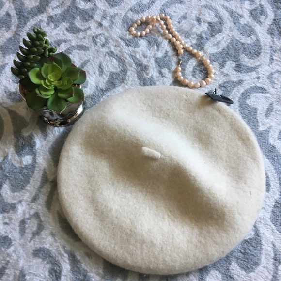 H&M Accessories - H&M women’s cream white wool winter beret hat